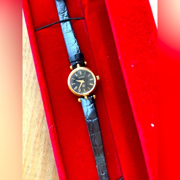 Authentic GUCCI black dial watch 🌹 - Picture 6 of 11